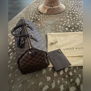 Louis Vuitton Speedy 30 bag.